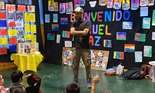 Mattaldi celebra el día de los jardines de infantes con el artista Manuel Paz
