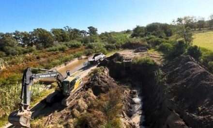 General Levalle: la municipalidad realiza trabajos de dragado en el Lago San Agustín