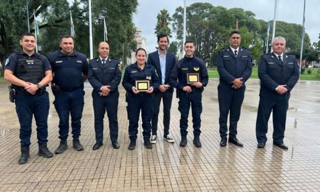 Villa Nueva: Reconocimiento de la ciudad a los agentes que salvaron a la bebé de 23 días