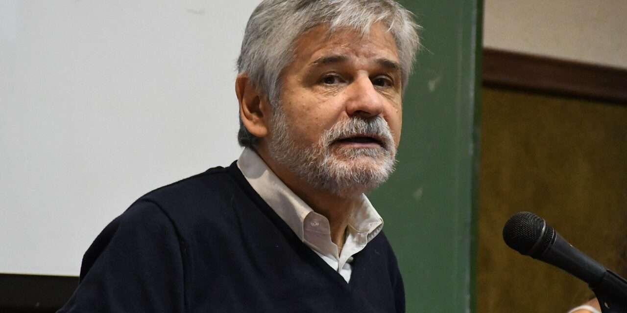 Daniel Filmus presentó en la Universidad el libro «Afuera»