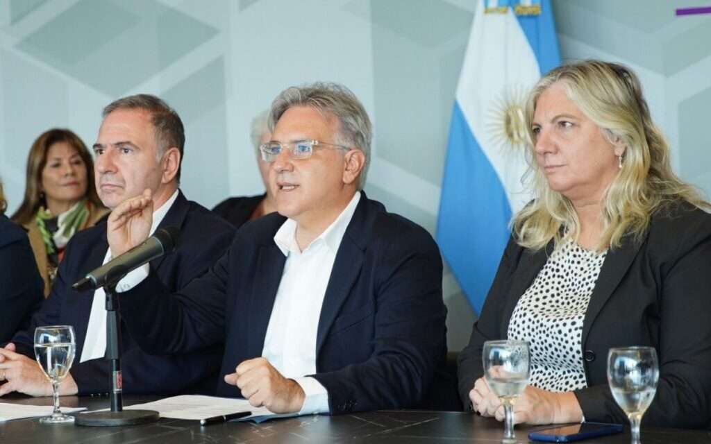 Llaryora: “Los resultados de las pruebas Aprender nos ponen muy orgullosos”