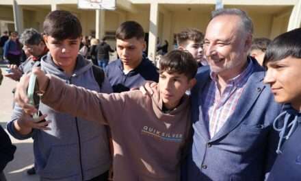 Accastello entregó materiales para mejorar la infraestructura de 30 escuelas