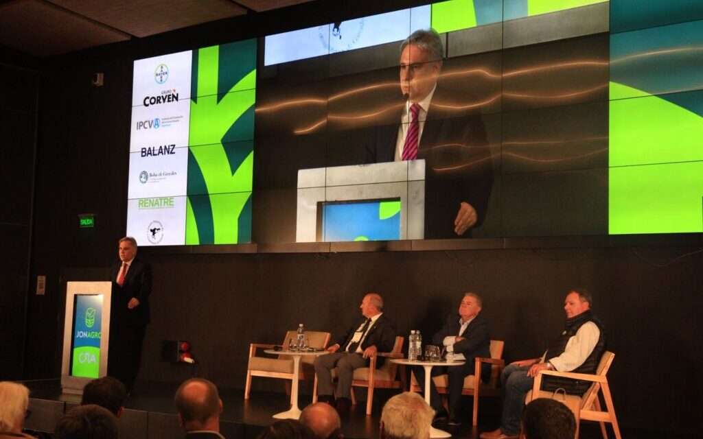 Martín Llaryora, en el congreso de la CRA: «Para ser más competitivos, necesitamos más infraestructura»