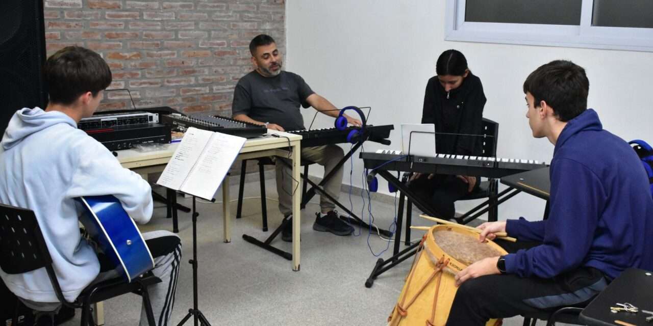 Taller Municipal de Música en Monte de los Gauchos