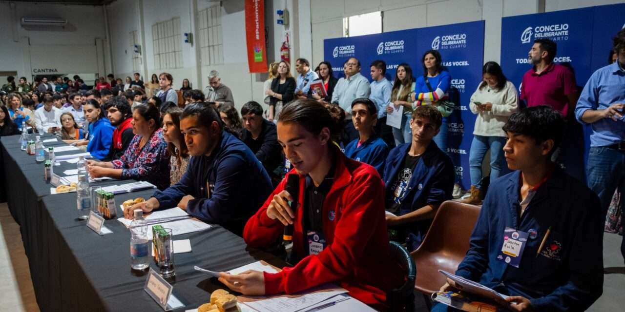 Primera sesión del parlamento estudiantil 2025 en Río Cuarto