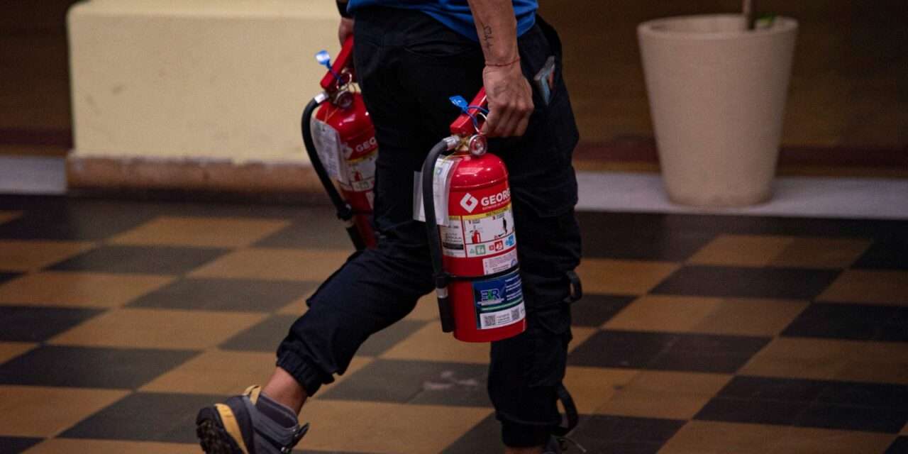 Río Cuarto: Municipio y Provincia entregaron más de 260 matafuegos a escuelas de la ciudad
