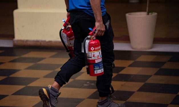 Río Cuarto: Municipio y Provincia entregaron más de 260 matafuegos a escuelas de la ciudad