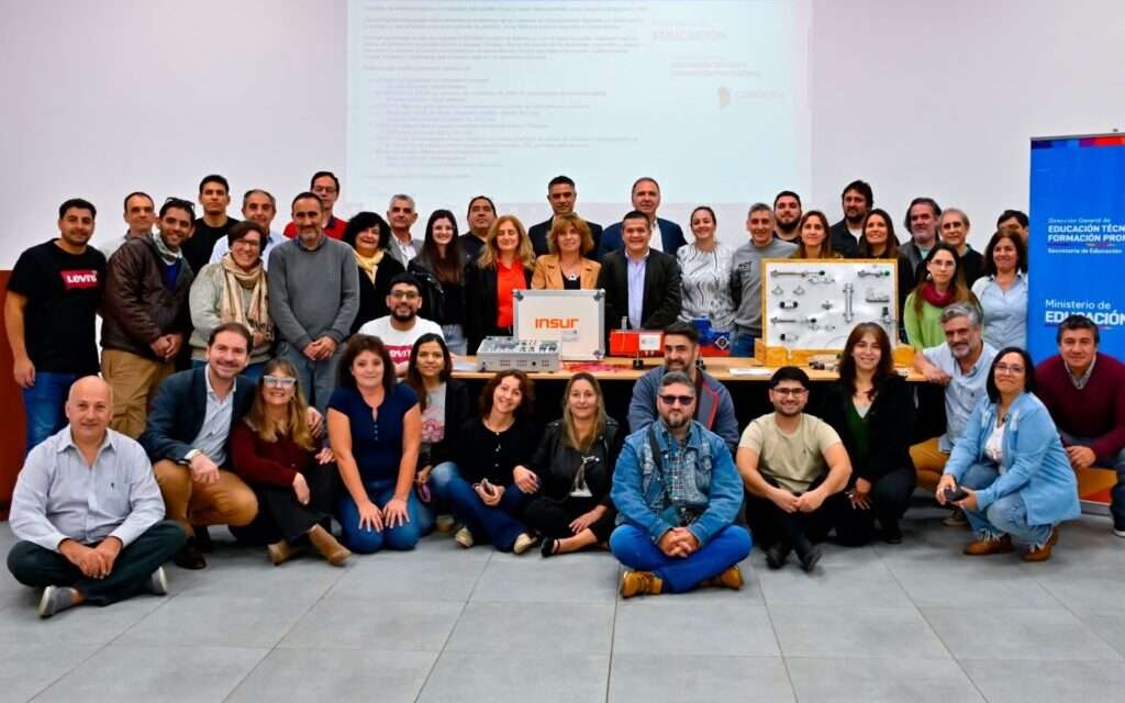 Escuelas Secundarias con Formación Profesional recibieron equipamiento tecnológico