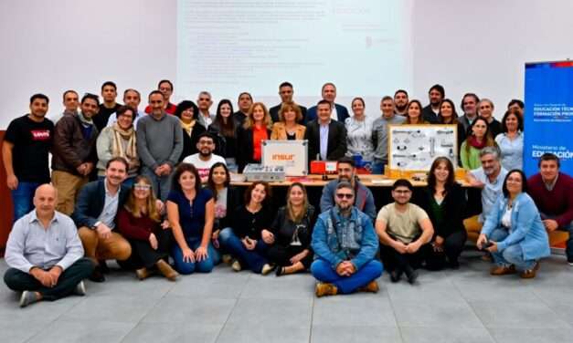 Escuelas Secundarias con Formación Profesional recibieron equipamiento tecnológico
