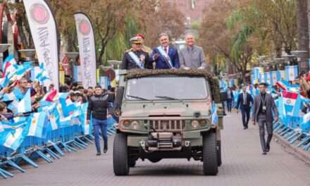 Villa Carlos Paz fue sede del desfile cívico – militar por el 25 de mayo