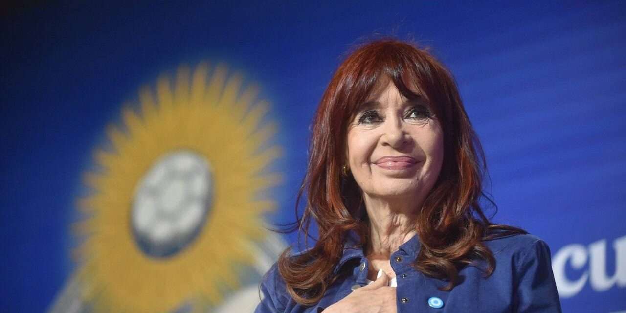 Cristina cuestionó a Milei: «Este modelo le sirve solo al 30% de la población, el otro 70% queda afuera»