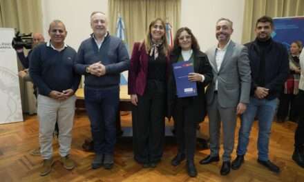 Villa María: el municipio entregó más de 20 escrituras a vecinos del barrio Malvinas Argentinas