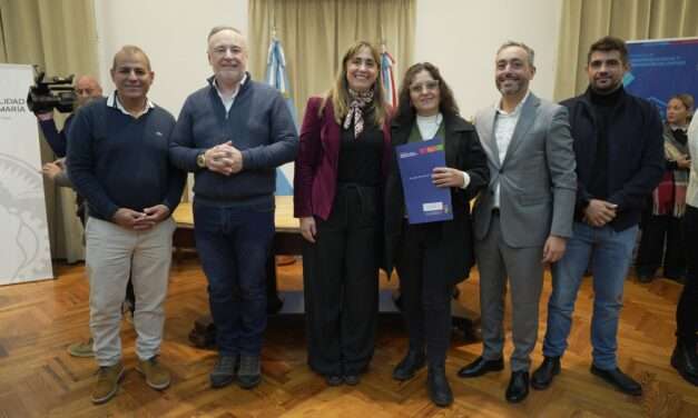 Villa María: el municipio entregó más de 20 escrituras a vecinos del barrio Malvinas Argentinas