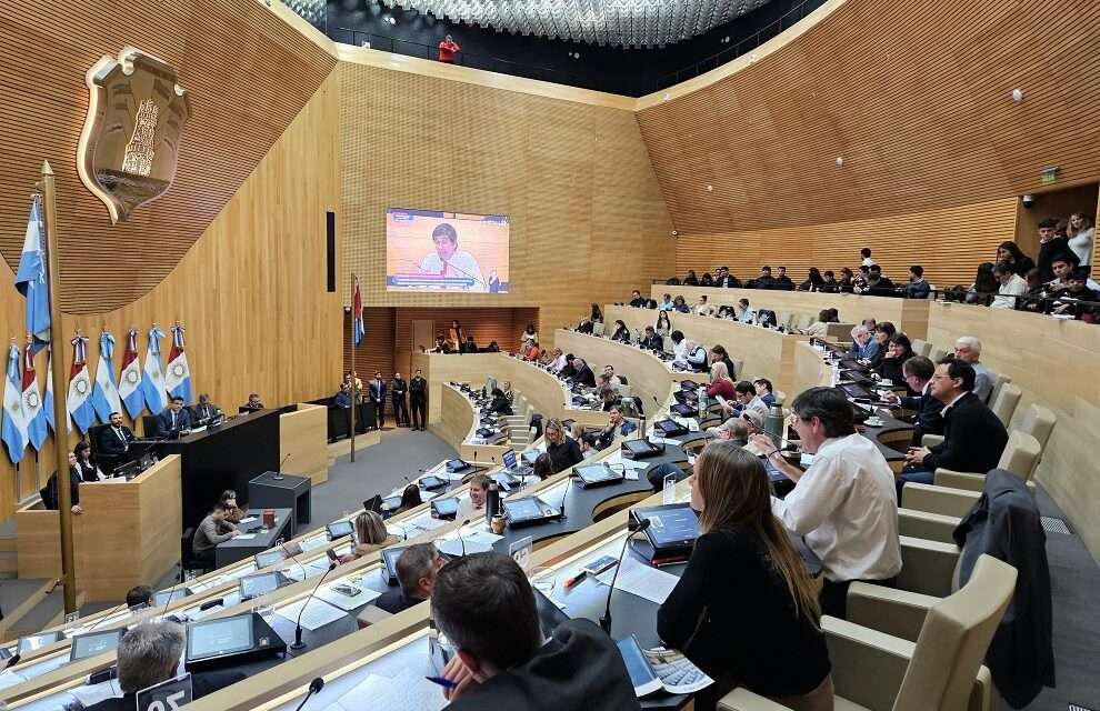 Histórica jornada legislativa con tres sesiones en un día