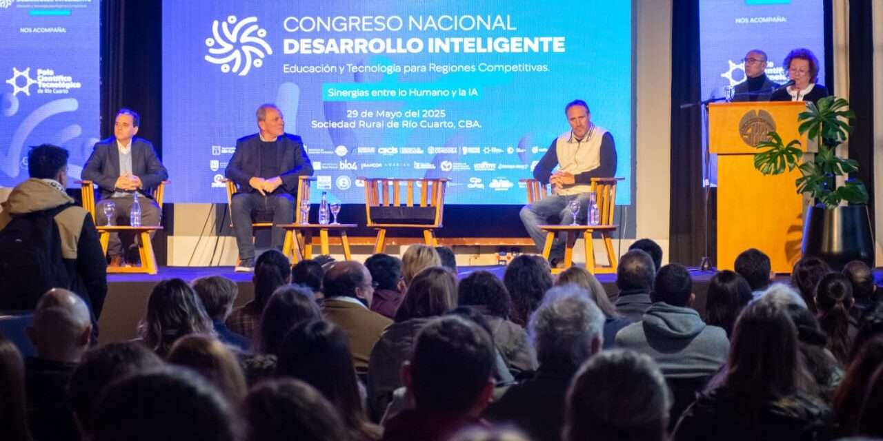Con 450 inscriptos y 30 disertantes, arrancó el Congreso Nacional Desarrollo Inteligente