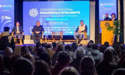 Con 450 inscriptos y 30 disertantes, arrancó el Congreso Nacional Desarrollo Inteligente