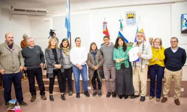 Docentes de la UNRC publican libro sobre infraestructura vial que fue declarado de interés educativo y cultural