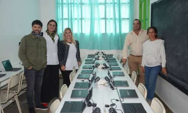 Los Cóndores: Inauguraron la sala de informática “Aventuras Digitales” en la escuela Baldomero Fernández Moreno