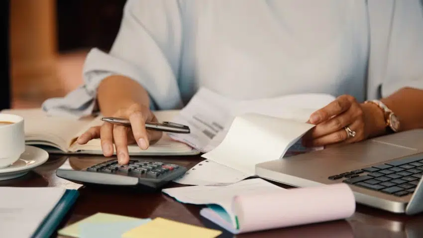 «Se consolida el endeudamiento circular» en las familias, para refinanciar deudas de tarjetas de crédito