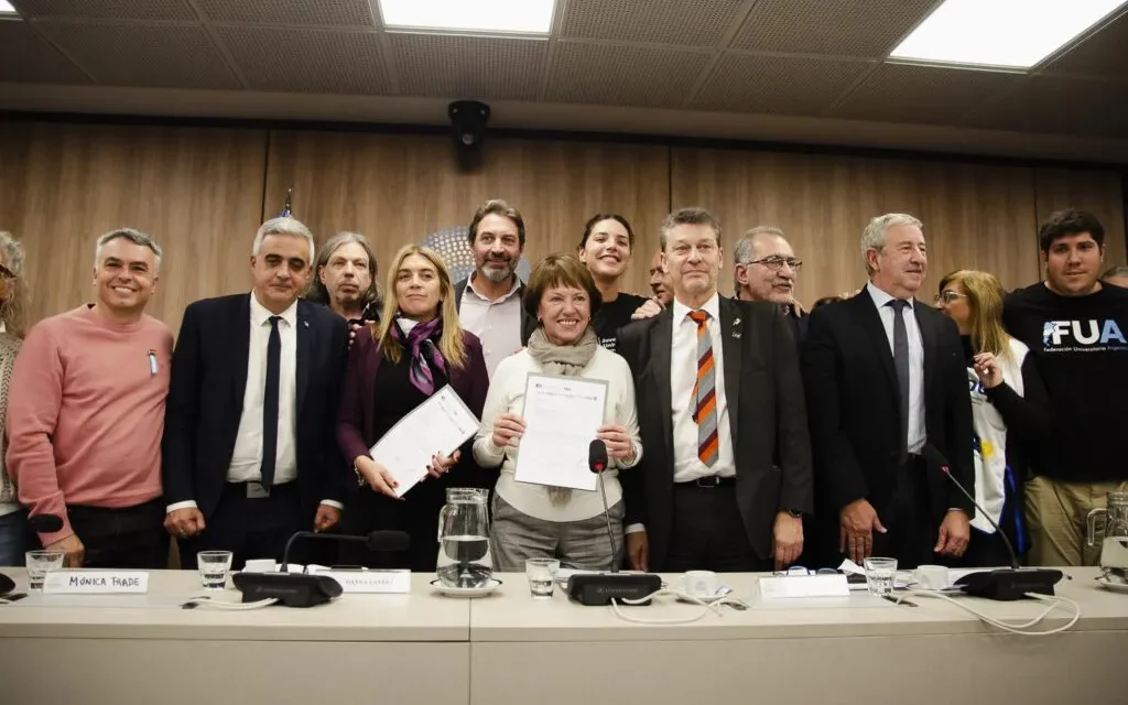 Rectores de todo el país presentaron un proyecto de Ley de Financiamiento Universitario en Diputados