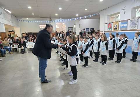 Estudiantes de Ucacha realizaron la promesa de lealtad a la Bandera Argentina