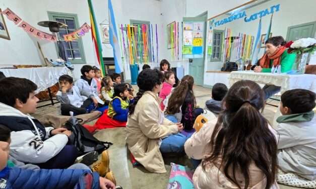 Ucacha: la escritora Florencia Gattari compartió experiencias literarias en instituciones educativas