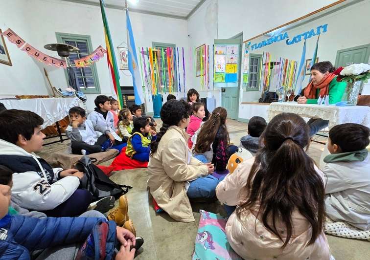 Ucacha: la escritora Florencia Gattari compartió experiencias literarias en instituciones educativas
