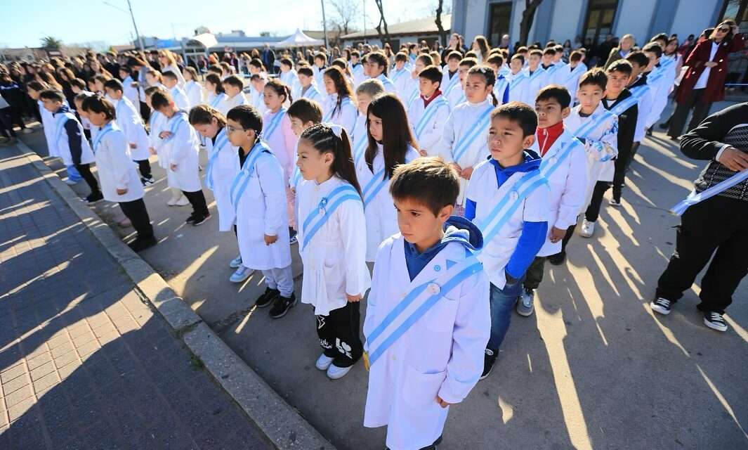 Emotivo Acto por el Día de la Bandera en General Levalle