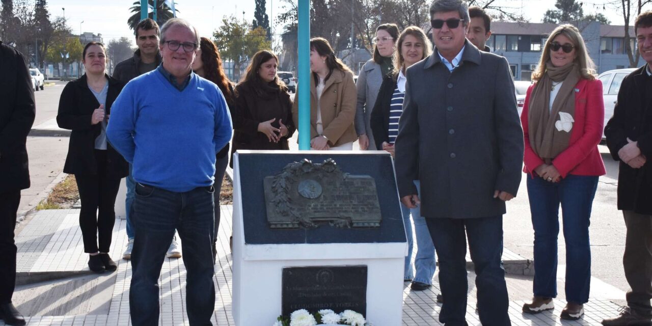 Casari encabezó acto por el 121º aniversario de Vicuña Mackenna