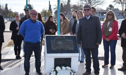 Casari encabezó acto por el 121º aniversario de Vicuña Mackenna