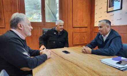 Villa Huidobro gestiona mejoras en salud pública con autoridades provinciales