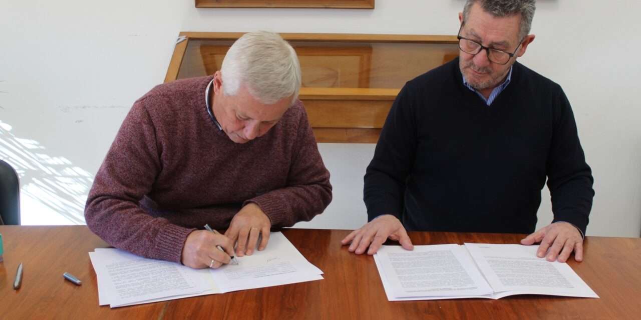 La Municipalidad de Los Cisnes renovó el protocolo de trabajo con la FAV