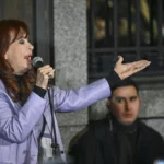 Legisladores notificaron a la Justicia su derecho a visitar a Cristina Fernández sin restricciones