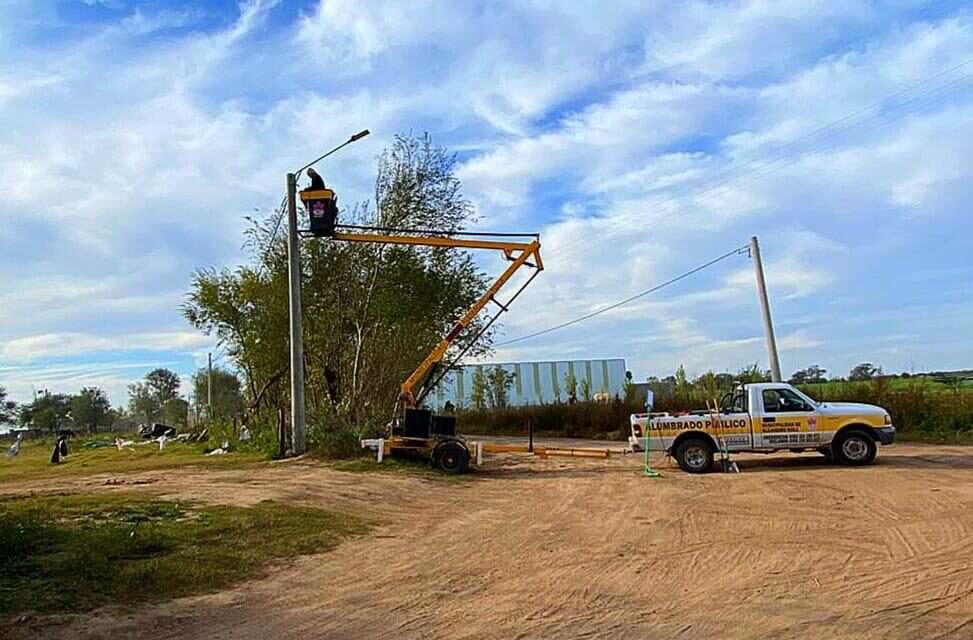 Nuevas luminarias mejoran la seguridad en Alejandro Roca