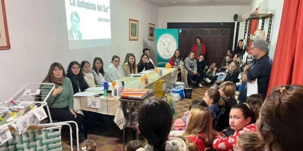 La Noche de las Lecturas iluminó la Casa de la Cultura de Jovita