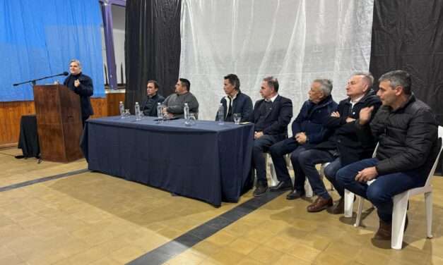 Llaryora en Bruzzone: más de $190 millones en anuncios