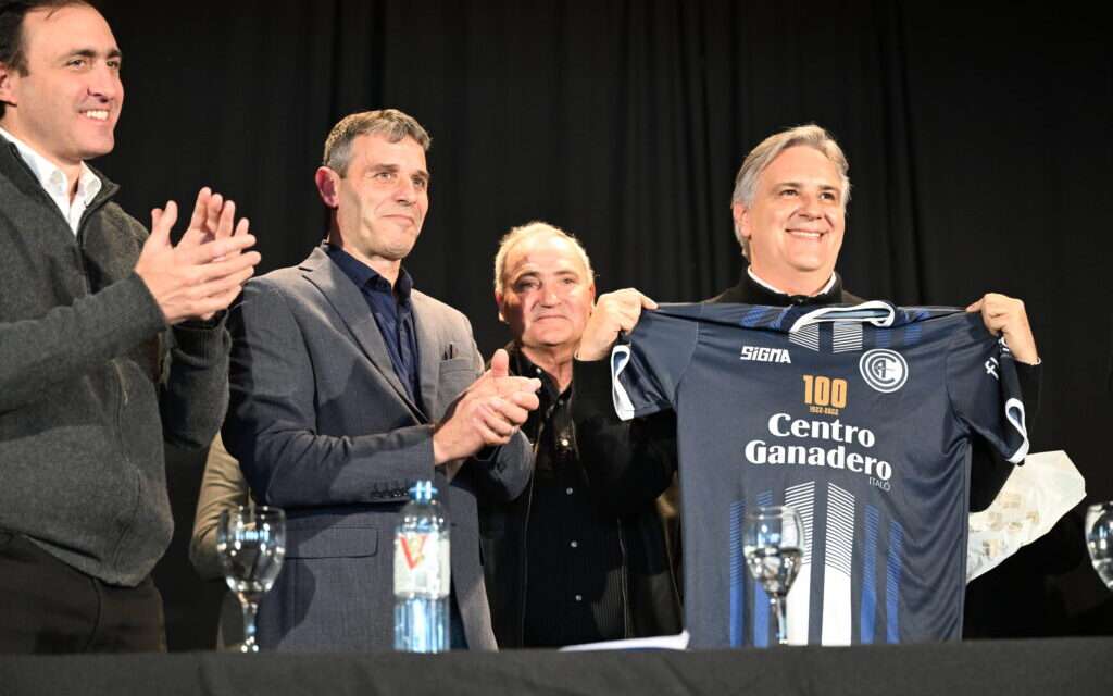 Llaryora anunció la construcción de un Polideportivo en Italó y una batería de obras para el desarrollo local
