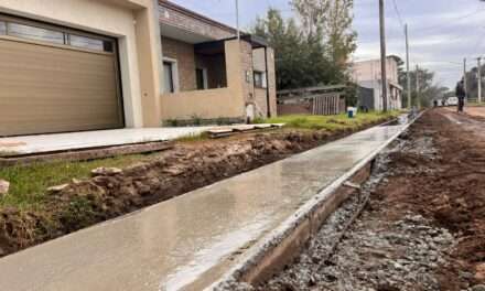 Villa Nueva: Comenzaron los trabajos de cordón cuneta en calle Lago Strobel en barrio Golf