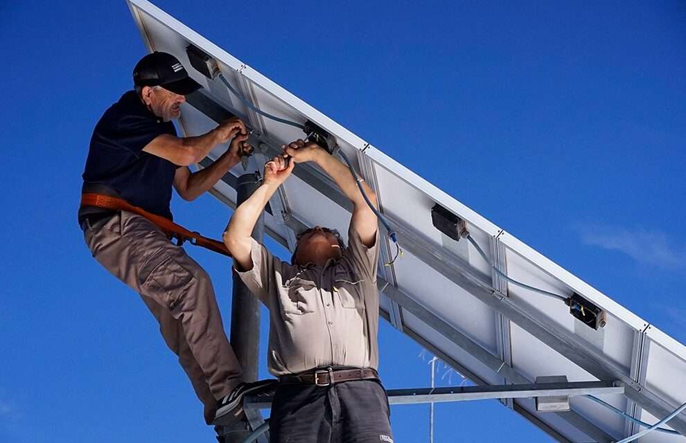 Más de 90 escuelas rurales cuentan con equipos de energías renovables