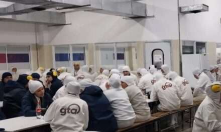 Paro en Frigorífico Avex en reclamo de salarios