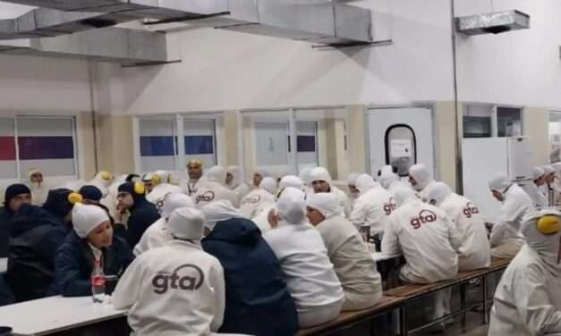 Paro en Frigorífico Avex en reclamo de salarios