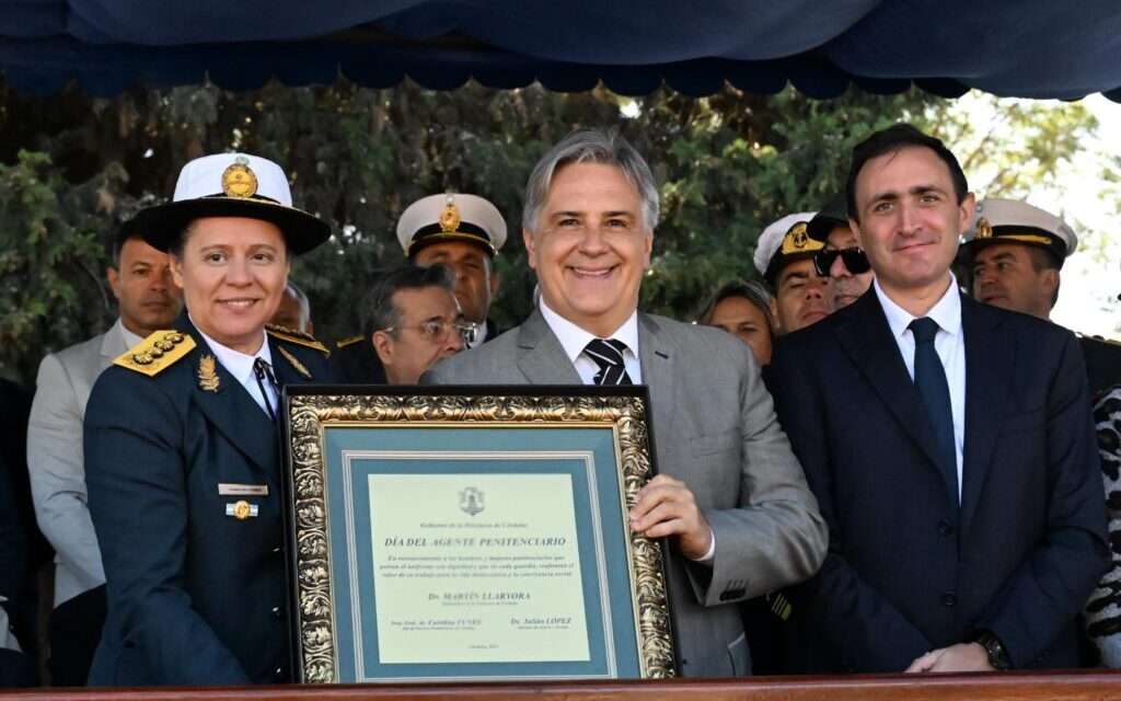Llaryora encabezó el acto por el Día del Agente Penitenciario de la Provincia