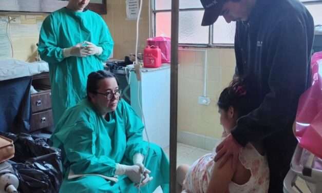 Un Nacimiento Sorpresivo Emociona al Hospital Municipal de Alejandro Roca
