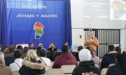 Villa María: Accastello participó del Parlamento de Jóvenes y Adultos en el Cenma Manuel Ocampo