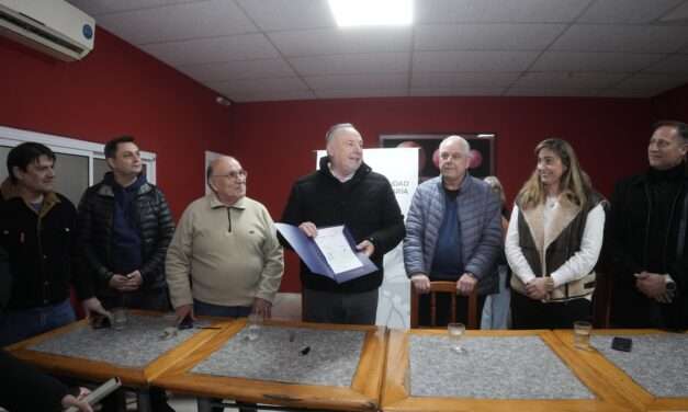 Villa María: Se entregó un aporte económico al Club Rivadavia