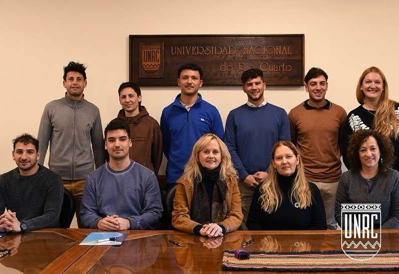 La credencial del graduado de la UNRC suma empresas y beneficios para egresados