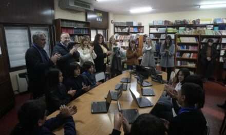 Villa María: provincia y municipio entregaron 60 netbooks en el IPEM N° 275 Colegio Nacional