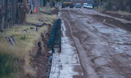 Avanzan las obras de desagües pluviales y cordón cuneta en Adelia María