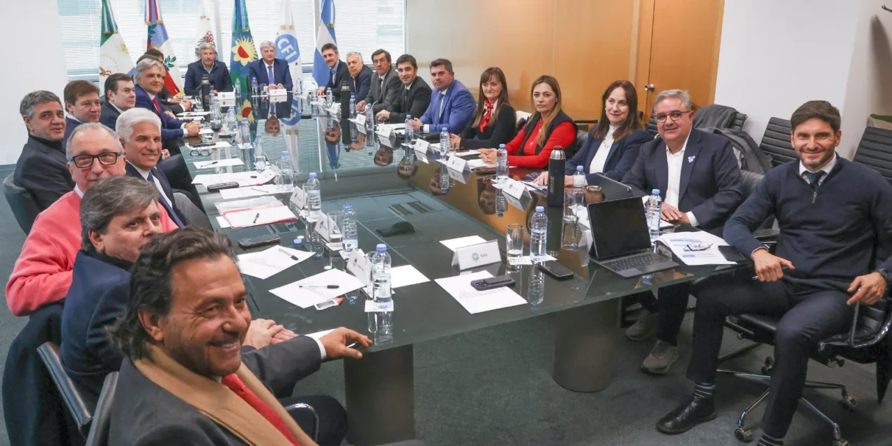 Sin acuerdo con el oficialismo, gobernadores avanzan en una ley para coparticipar recursos