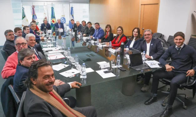 Sin acuerdo con el oficialismo, gobernadores avanzan en una ley para coparticipar recursos